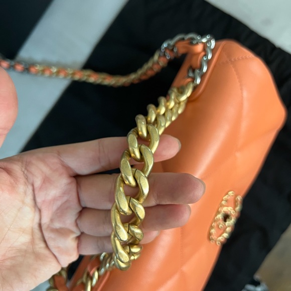 CHANEL 19 HANDBAG Lambskin, Gold-Tone, Silver-Tone&Ruthenium-Finish Metal CORAL - Picture 11 of 13
